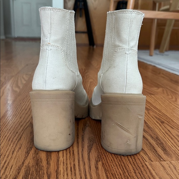 Dolce Vita Textured Cream Ankle Platform Boots - Picture 3 of 4